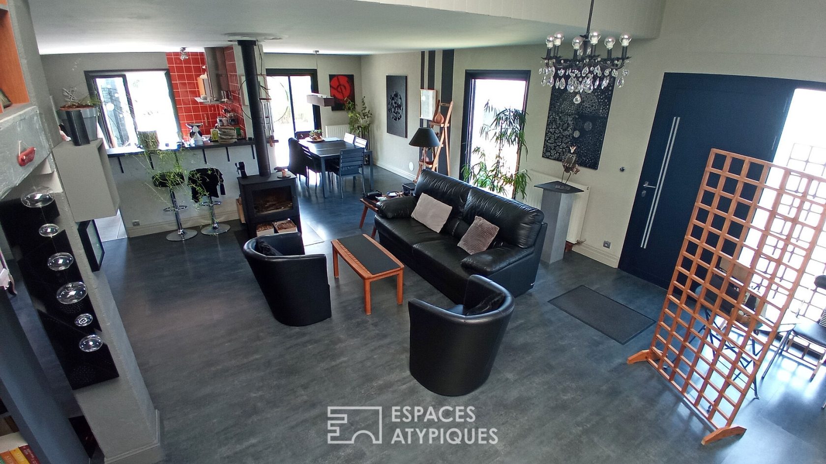 Esprit loft de Plain pied en zone artisanale + atelier