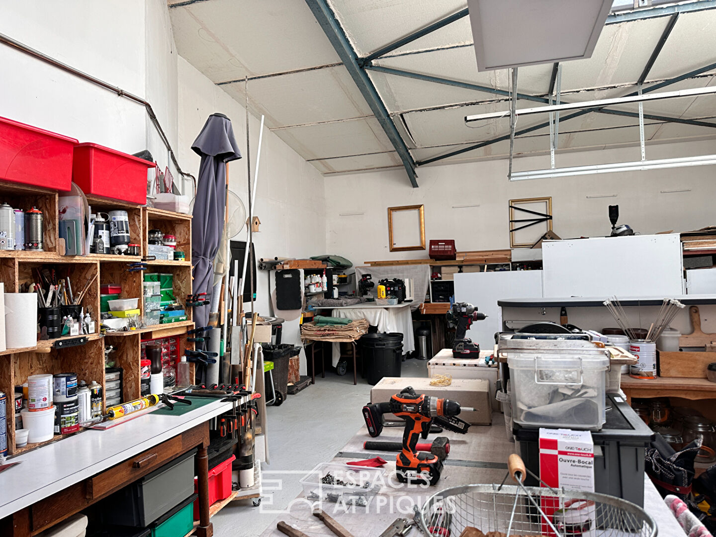 Esprit loft de Plain pied en zone artisanale + atelier