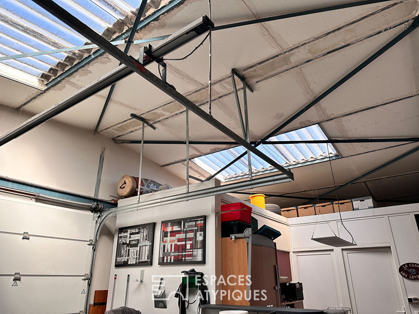 Esprit loft de Plain pied en zone artisanale + atelier