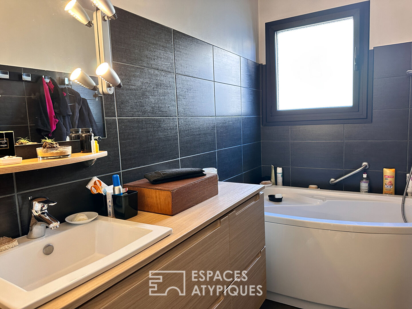 Esprit loft de Plain pied en zone artisanale + atelier