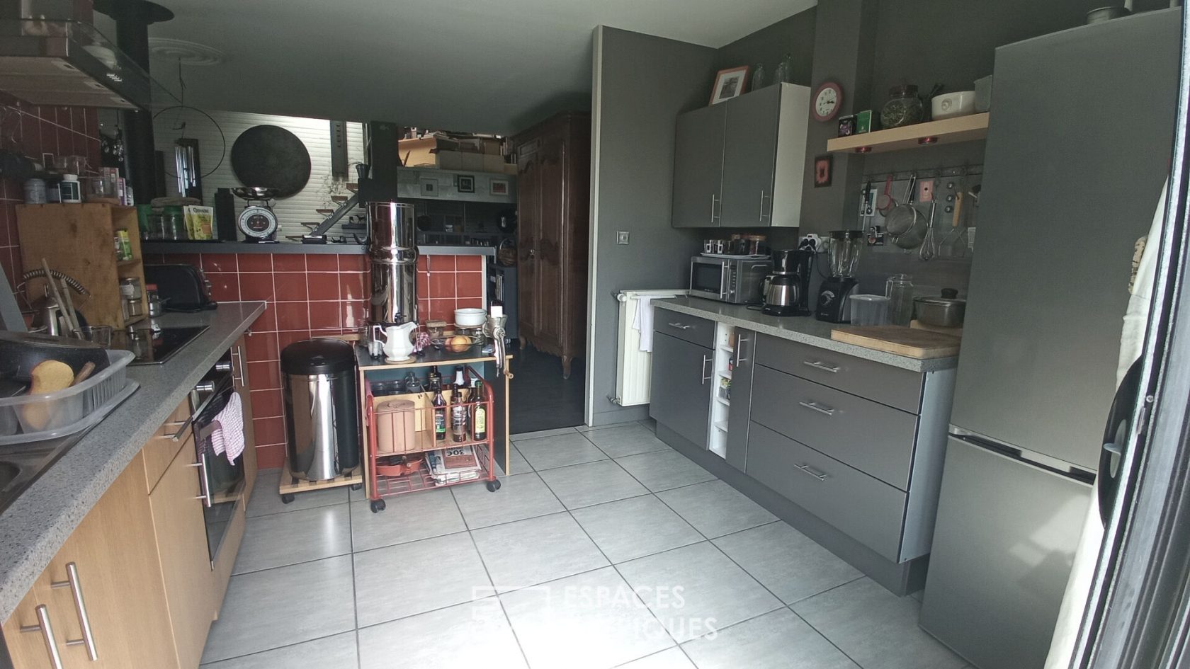 Esprit loft de Plain pied en zone artisanale + atelier