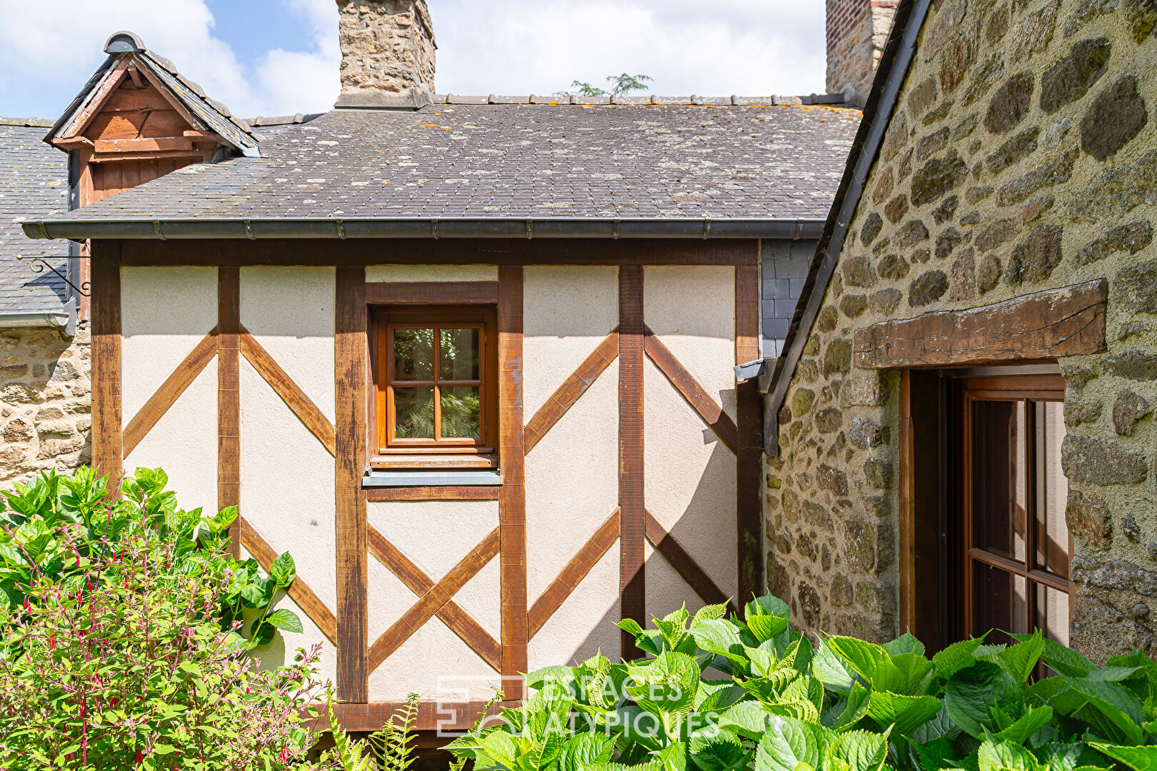 Maison en pierre rénovée centre historique de Moncontour