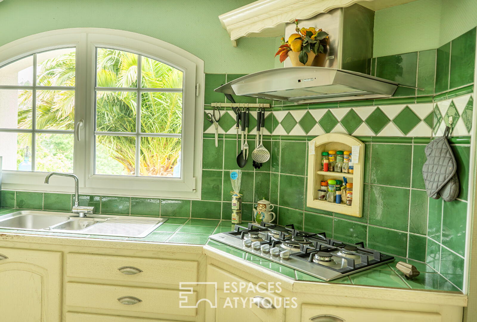 Maison familiale cachée dans un écrin de verdure à l’entrée de Lannion