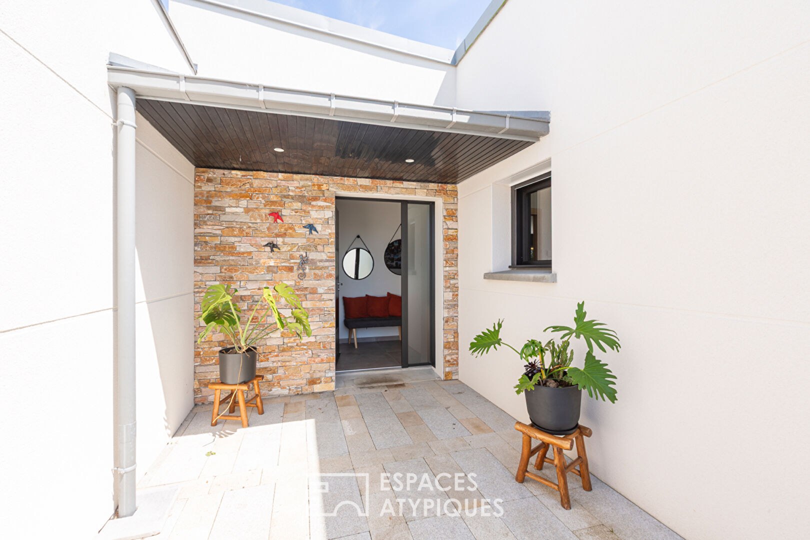 Belle contemporaine de plain-pied avec piscine près du centre de Ploeuc-sur-Lié