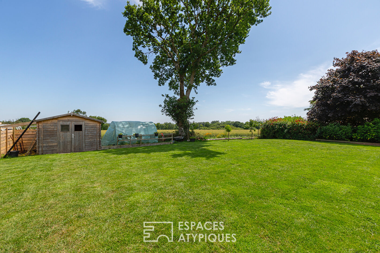 Belle contemporaine de plain-pied avec piscine près du centre de Ploeuc-sur-Lié