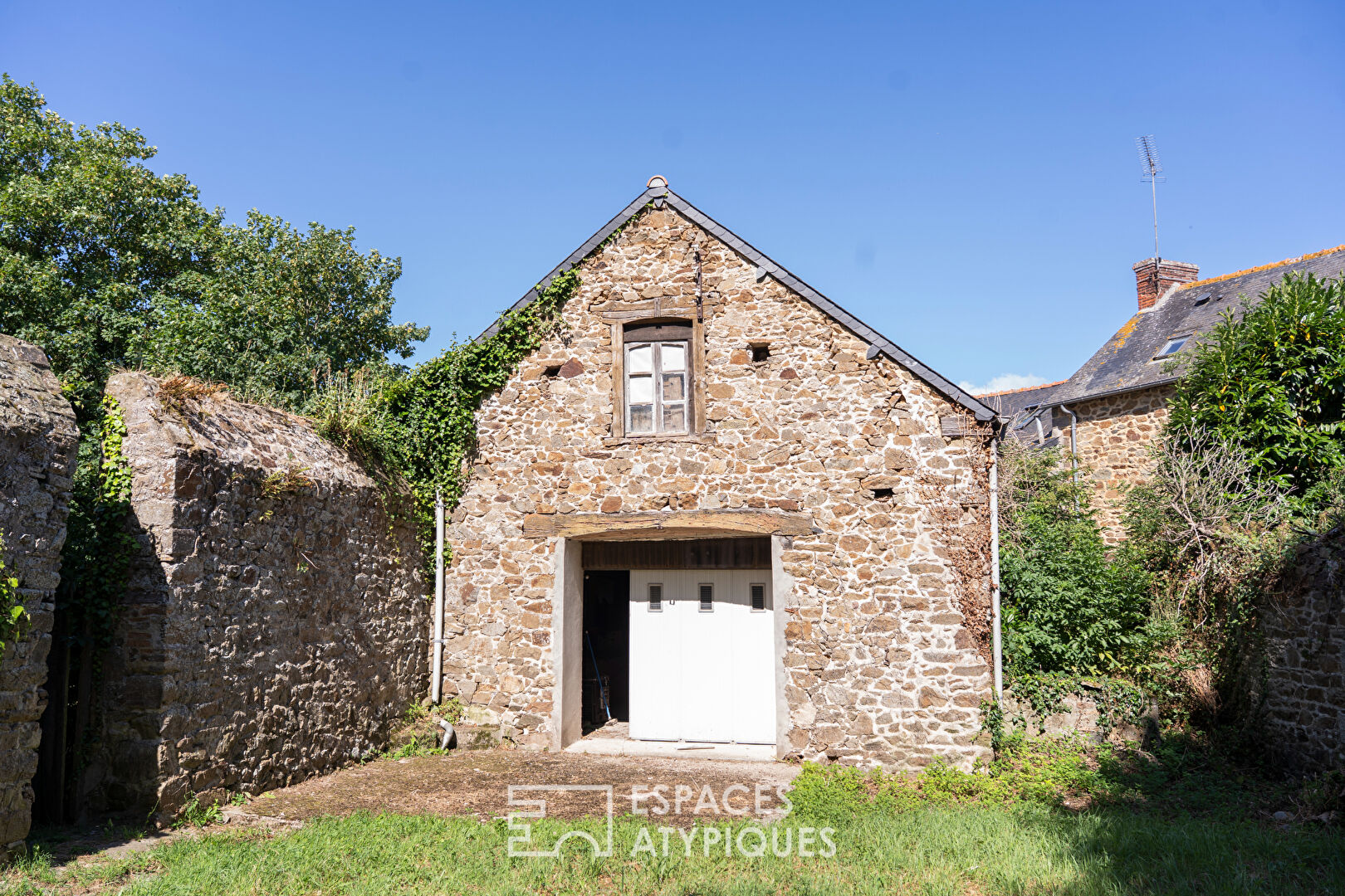 Majestic 18th century bourgeois residence in the heart of Lamballe