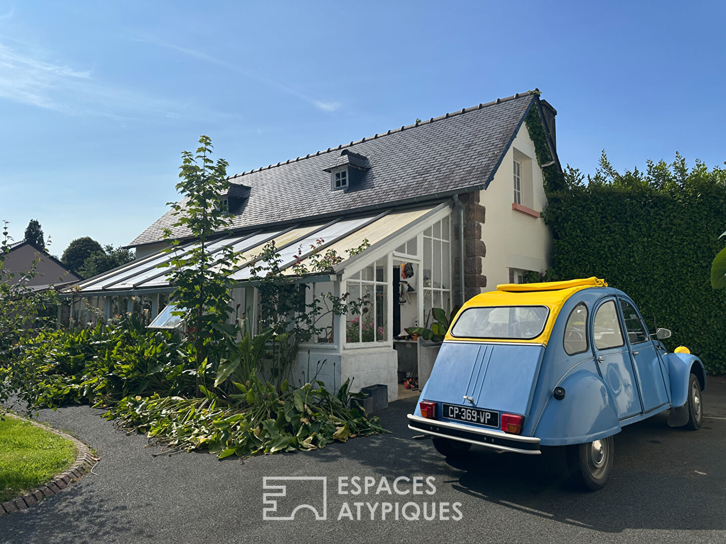 Family home and its beaches in 5 minutes.