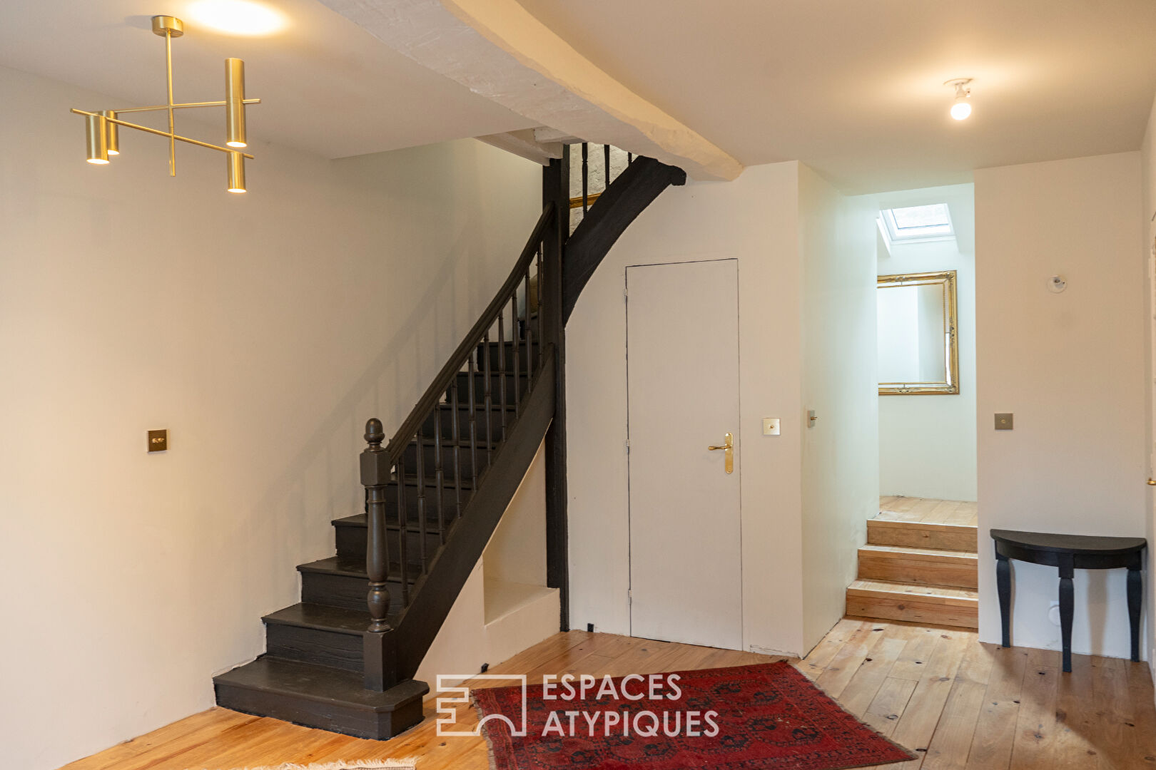 Maison en pierres centre- ville à 350 mètres place
