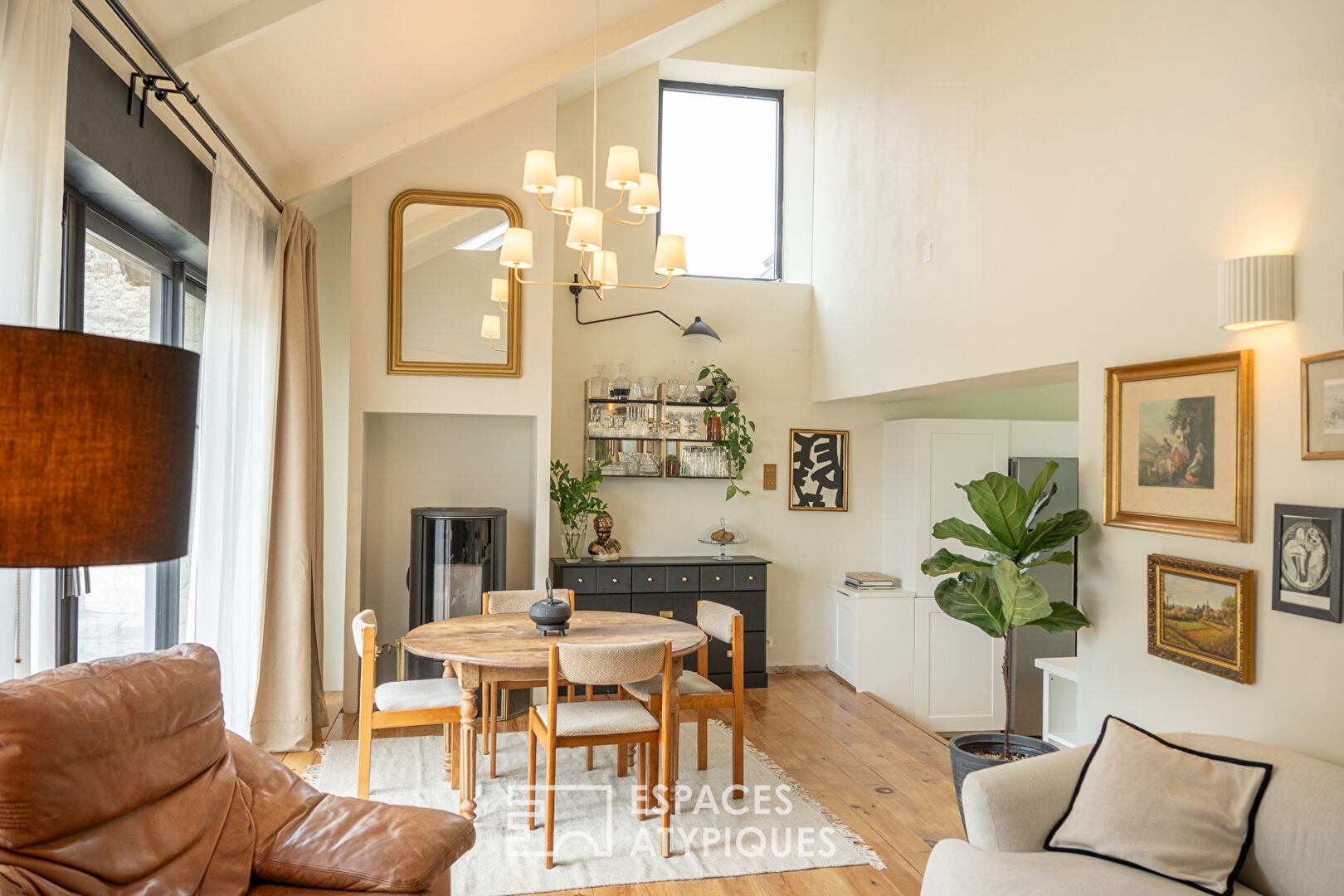 Maison en pierres centre- ville à 350 mètres place