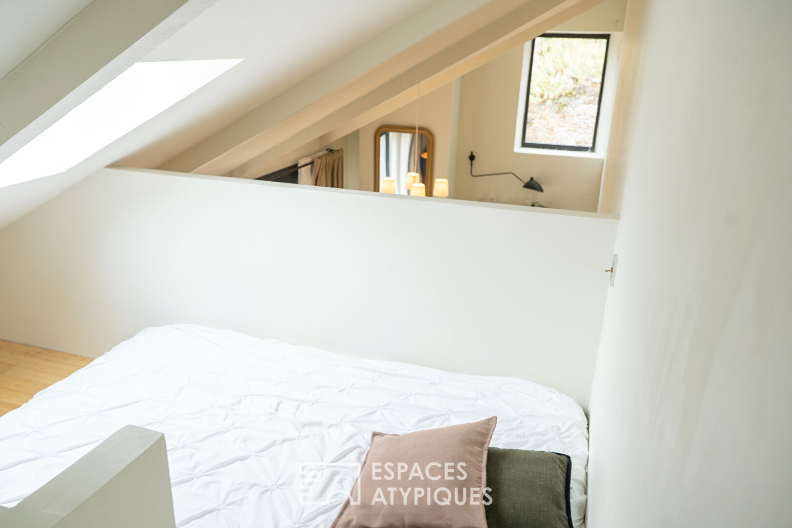 Maison en pierres centre- ville à 350 mètres place