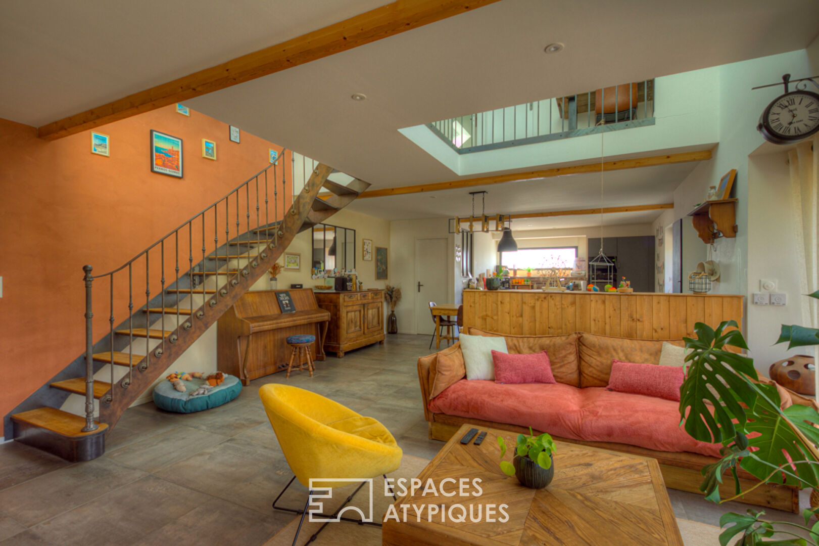 Contemporary and warm farmhouse in the town center