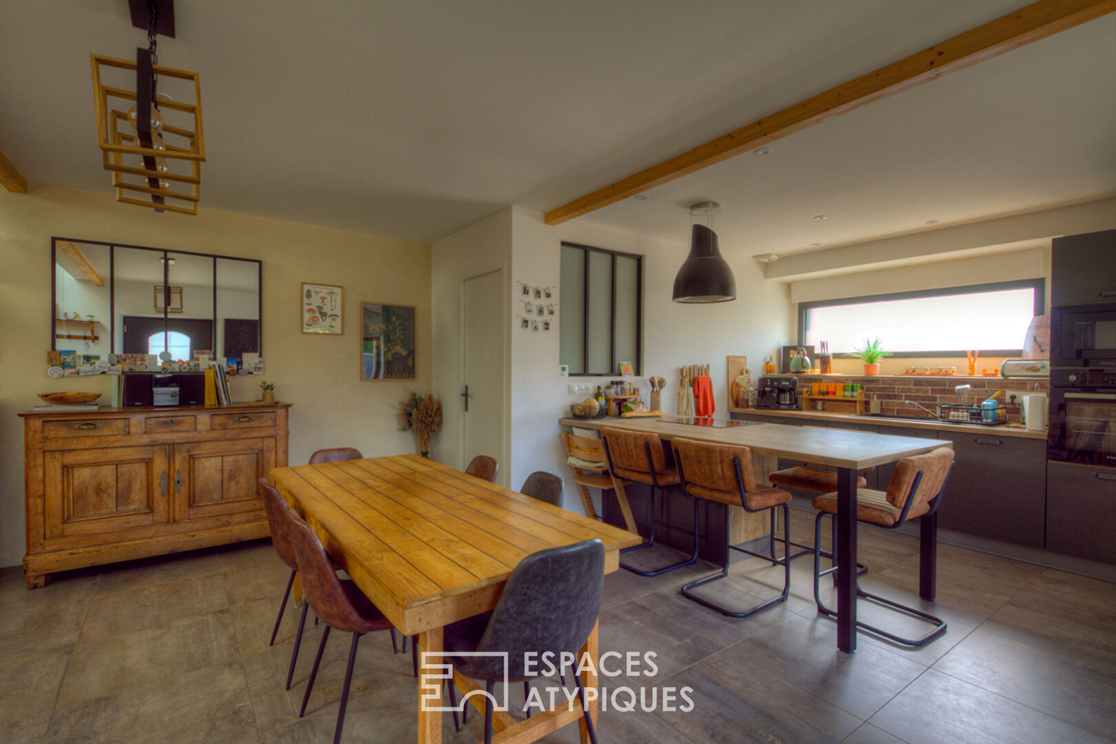 Contemporary and warm farmhouse in the town center
