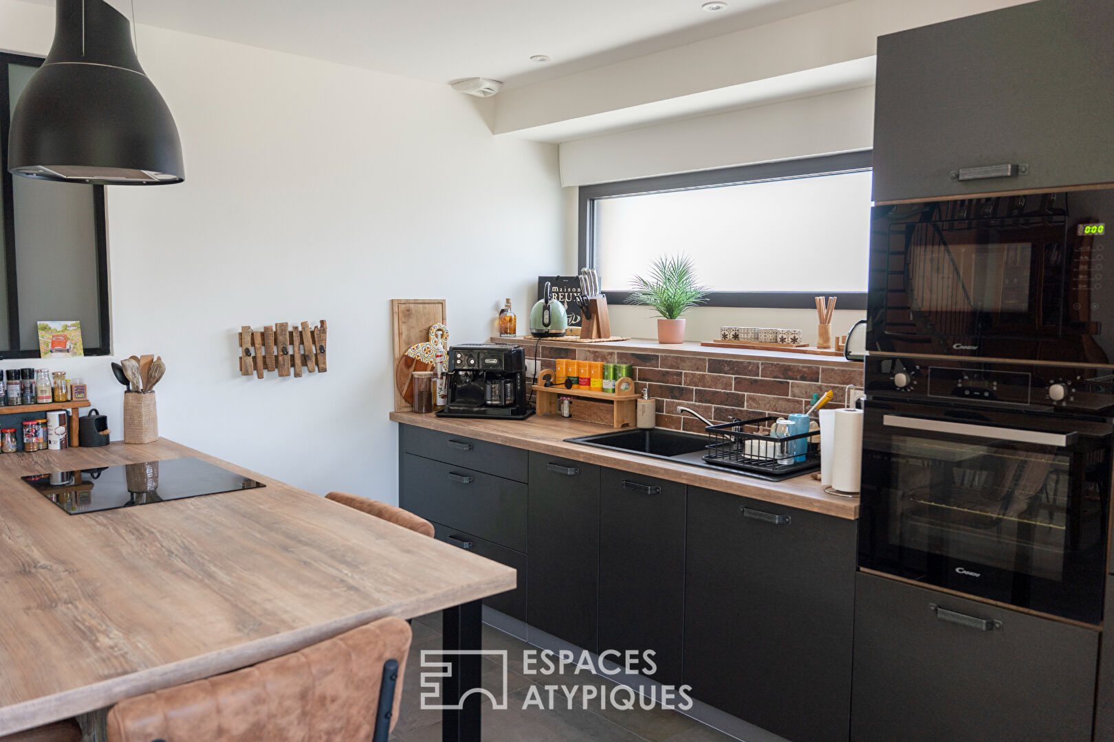Contemporary and warm farmhouse in the town center
