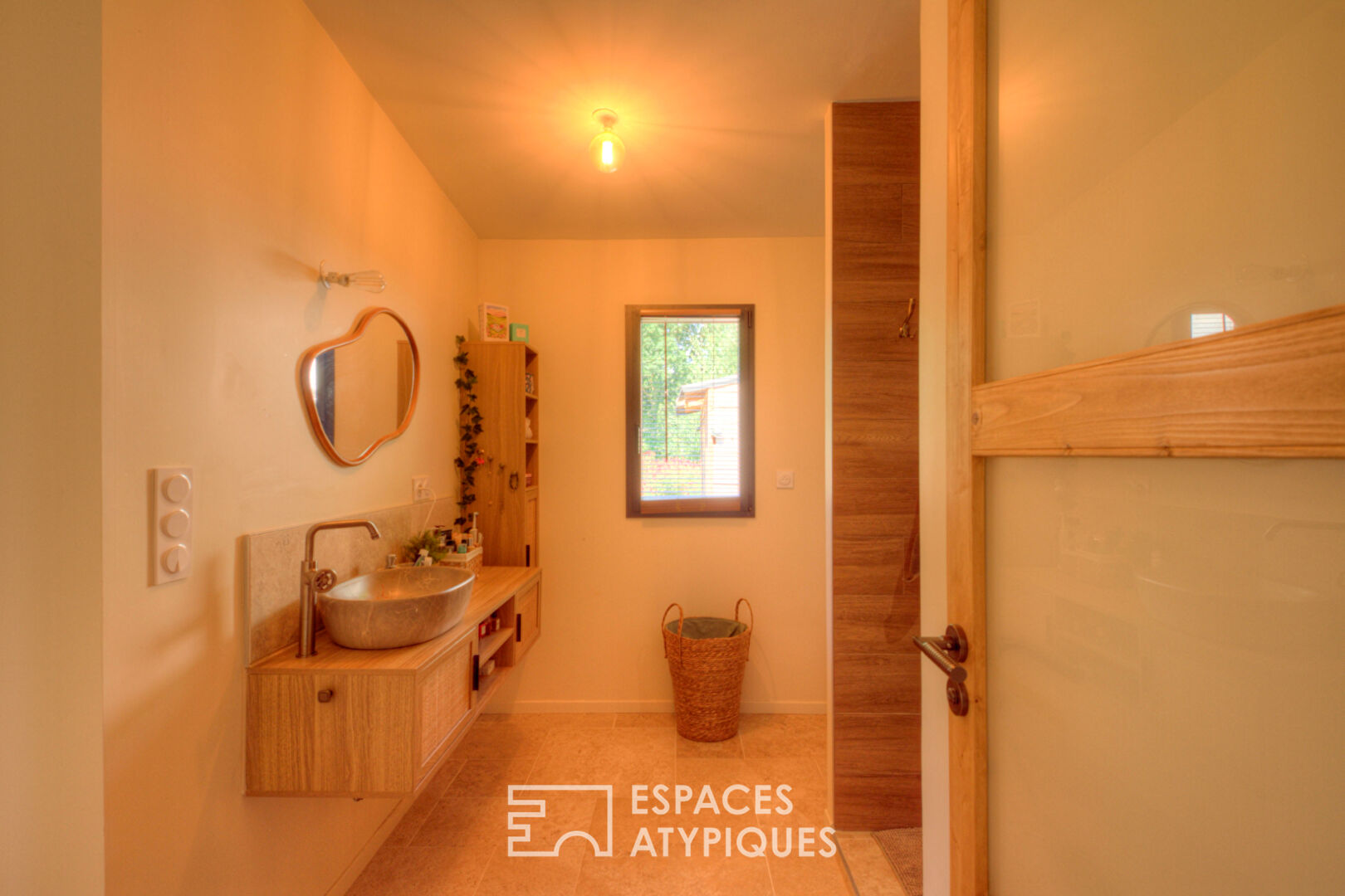 Contemporary and warm farmhouse in the town center