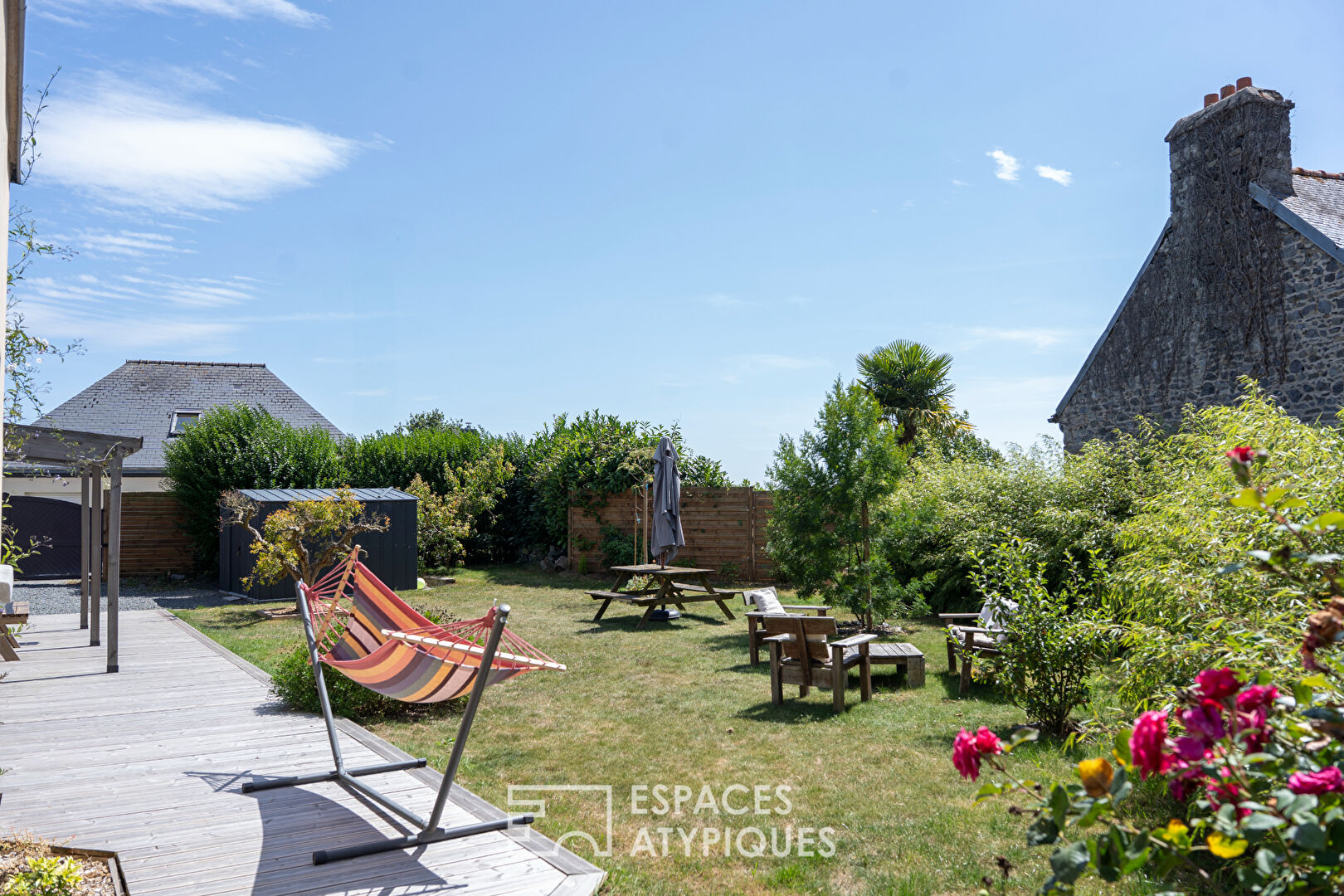 Contemporary and warm farmhouse in the town center