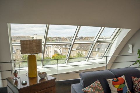 Duplex dernier étage  avec 5 chambres et 2 garages .