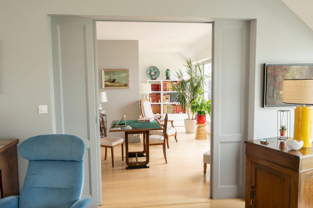 Duplex dernier étage  avec 5 chambres et 2 garages .