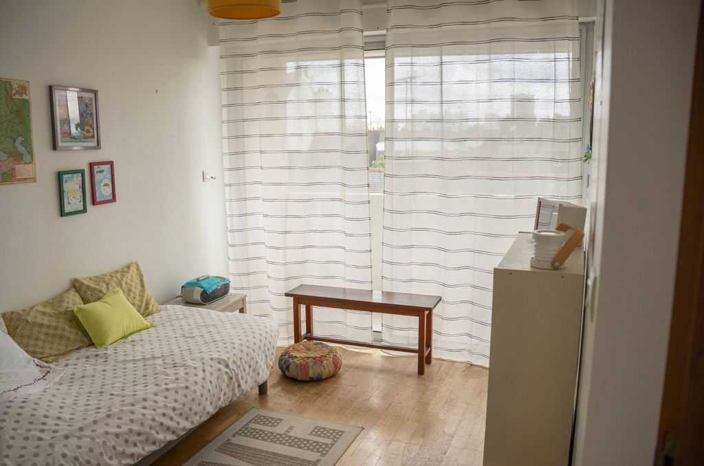 Duplex dernier étage  avec 5 chambres et 2 garages .