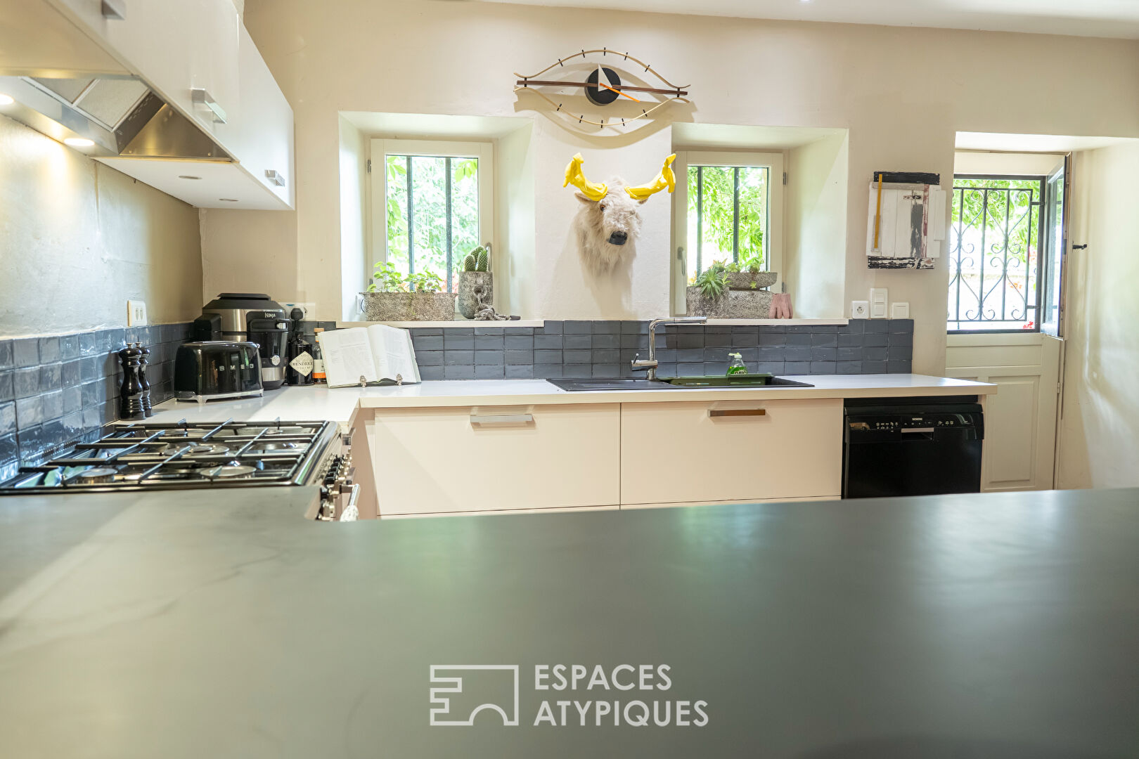 Charmante longère, son atelier d’artiste et sa dépendance en pierre