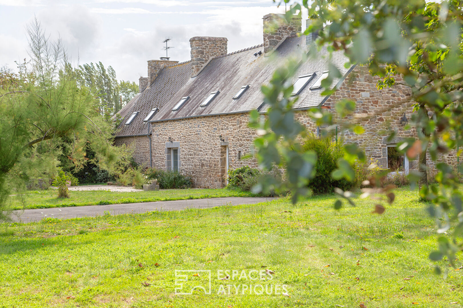 Longère rénovée avec son gîte