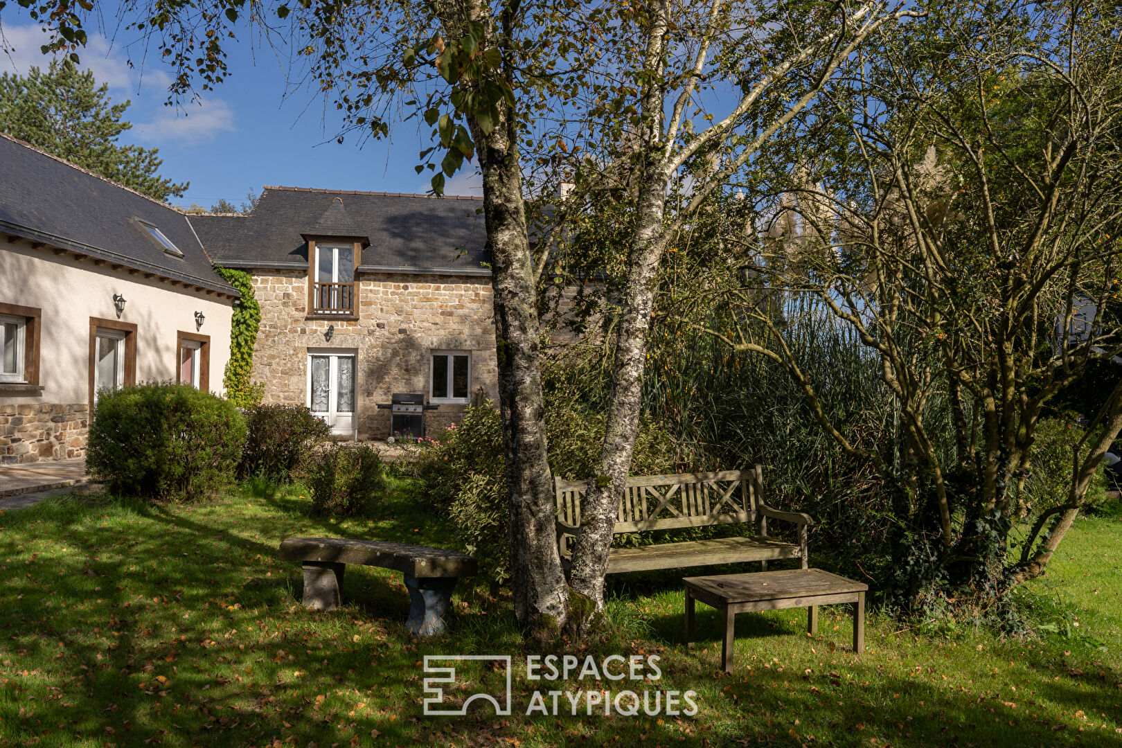 Longère de charme en campagne de Broöns, véritable écrin de verdure