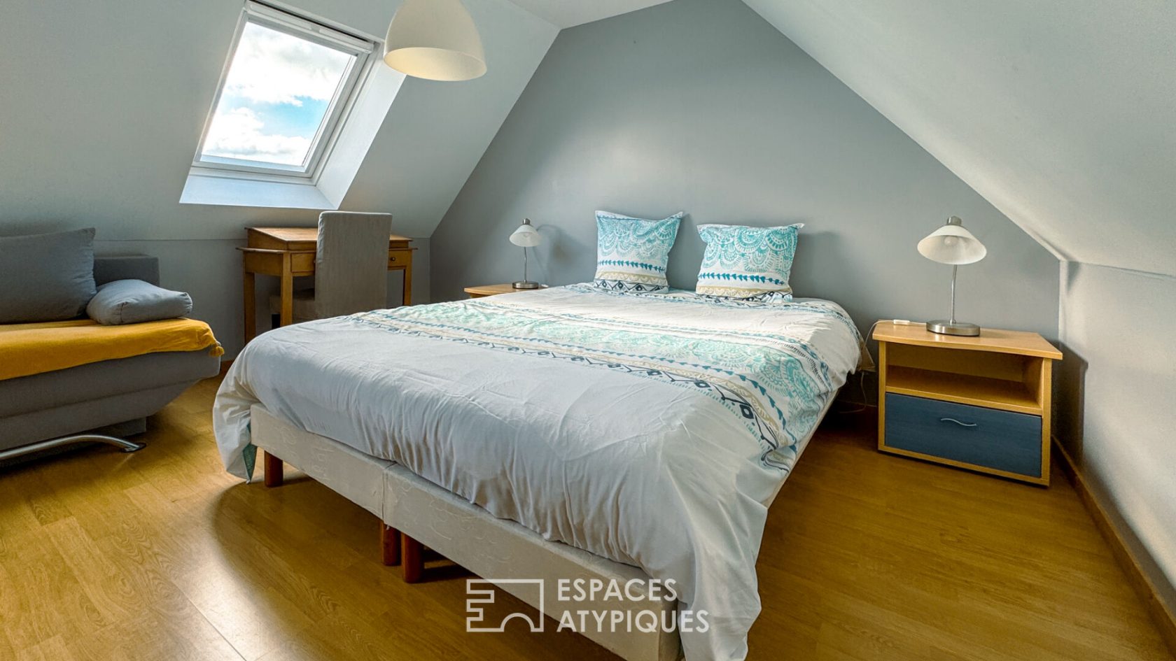 Breton residence with wooded park, indoor swimming pool and renovated outbuildings