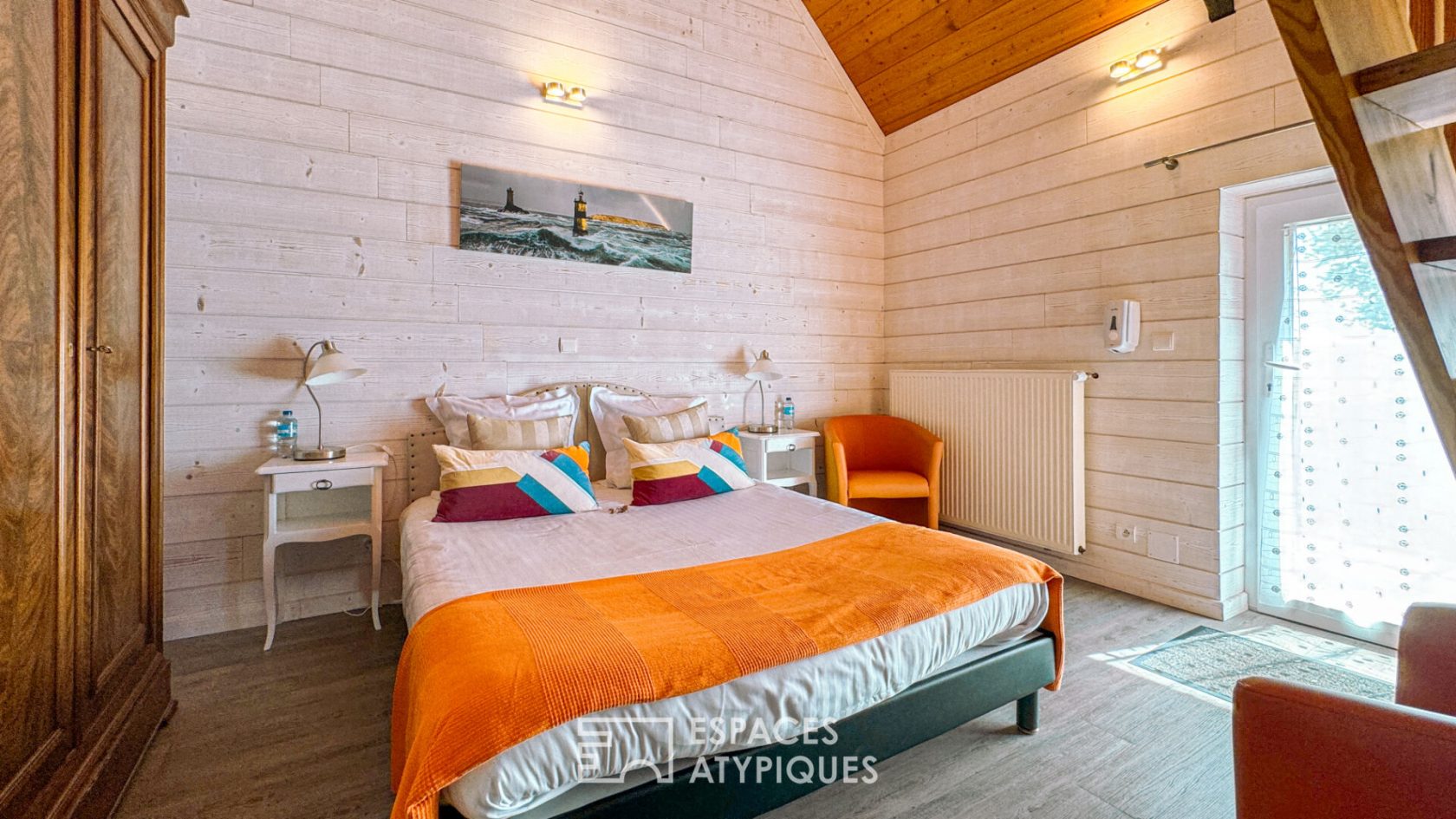 Breton residence with wooded park, indoor swimming pool and renovated outbuildings