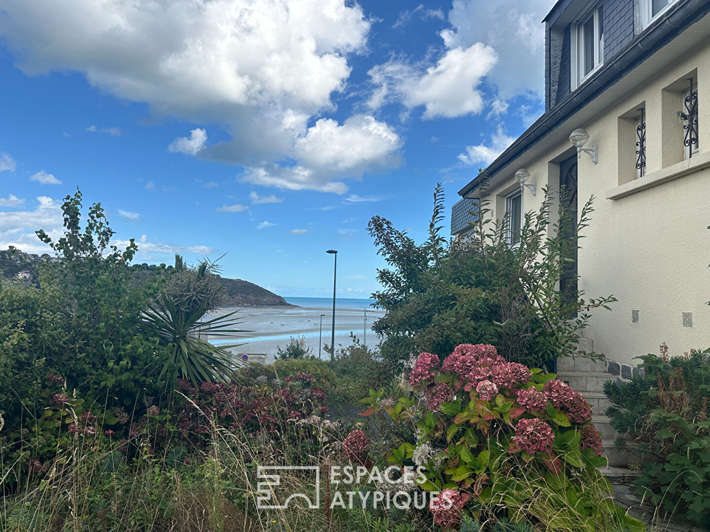 Maison à rénover face à la mer ou projet de construction  avec permis de construire valide.