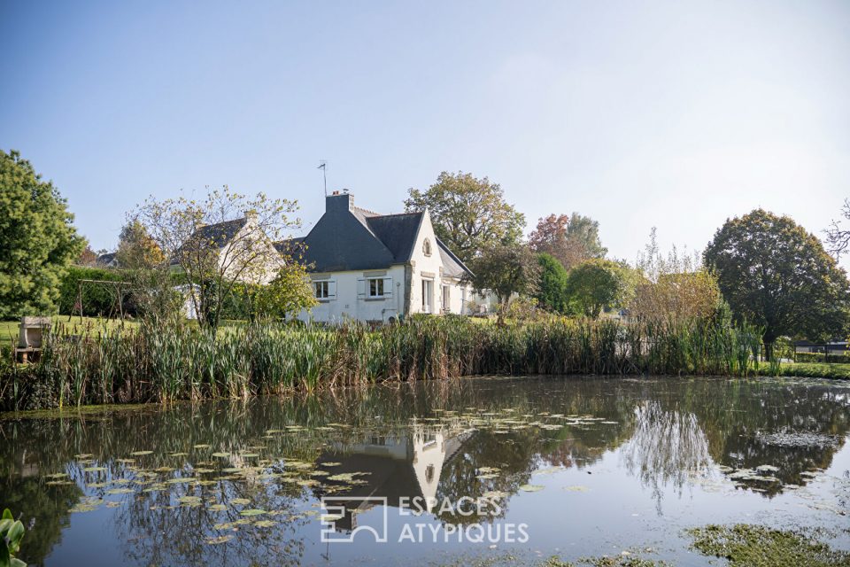 Le Mené, maison avec terrain constructible, cabanons et étang
