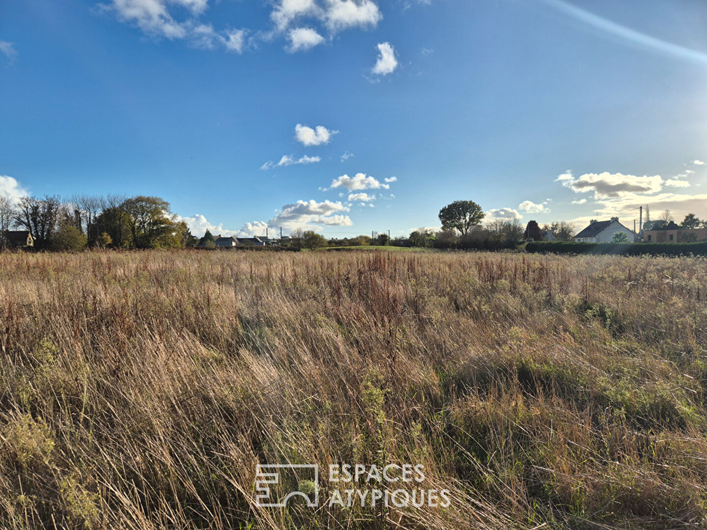 Propriété de caractère avec dépendances et grand terrain à 10 min de Saint-Brieuc