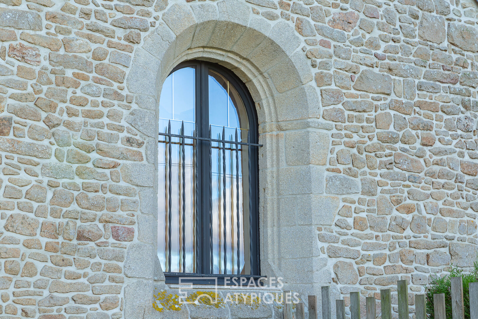 Esprit contemporain au coeur de cette ancienne chapelle  rénovée