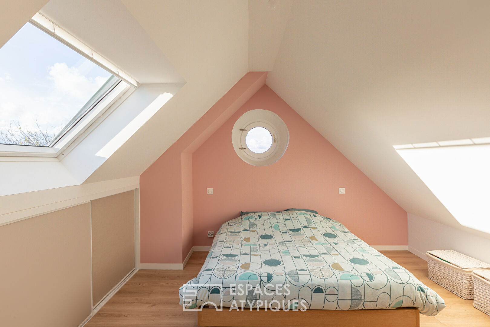 Esprit contemporain au coeur de cette ancienne chapelle  rénovée