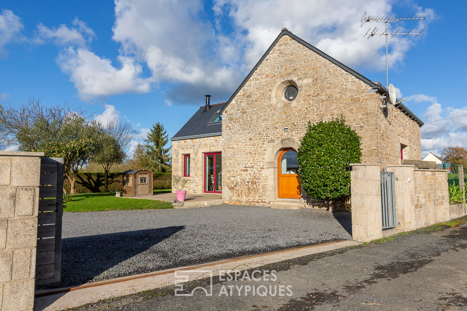 Esprit contemporain au coeur de cette ancienne chapelle  rénovée