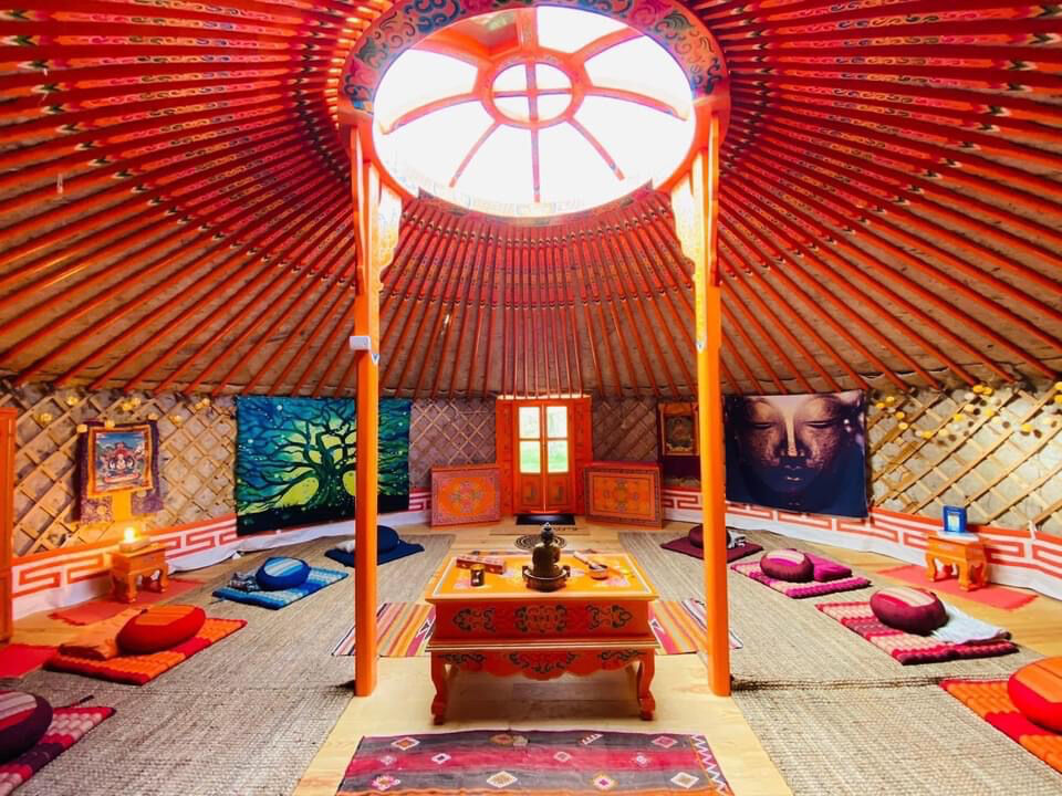 Domaine avec hébergements insolites et Manoir du XVIème Siècle à valoriser