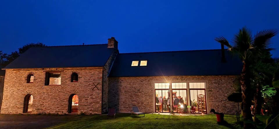 Domaine avec hébergements insolites et Manoir du XVIème Siècle à valoriser