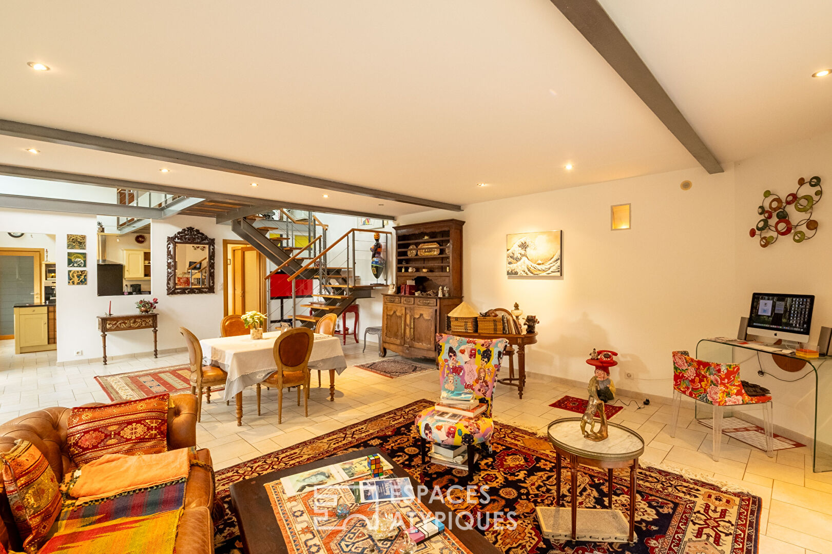 Maison en pierre  avec un gîte