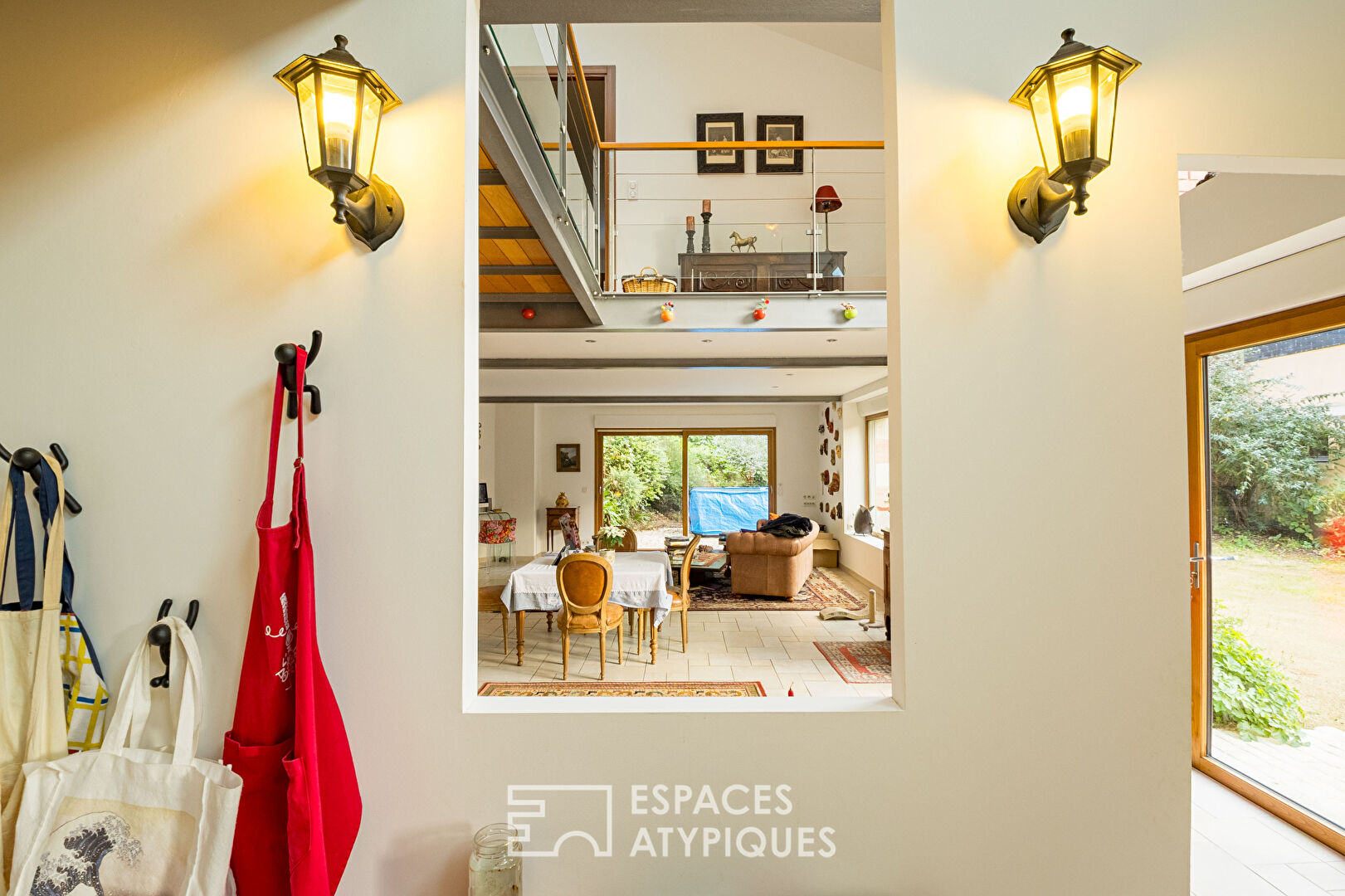 Maison en pierre  avec un gîte