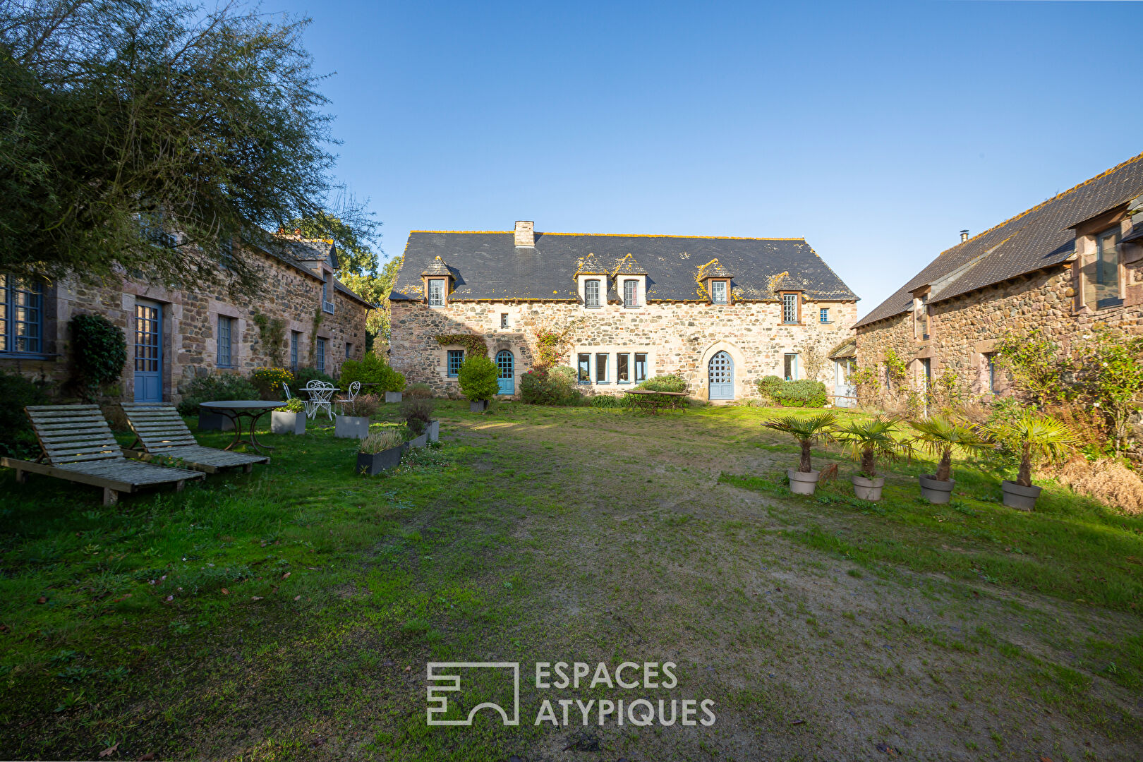 Manoir  du 17ème, 6 gîtes, vue mer, station balnéaire des Sables d&rsquo;Or
