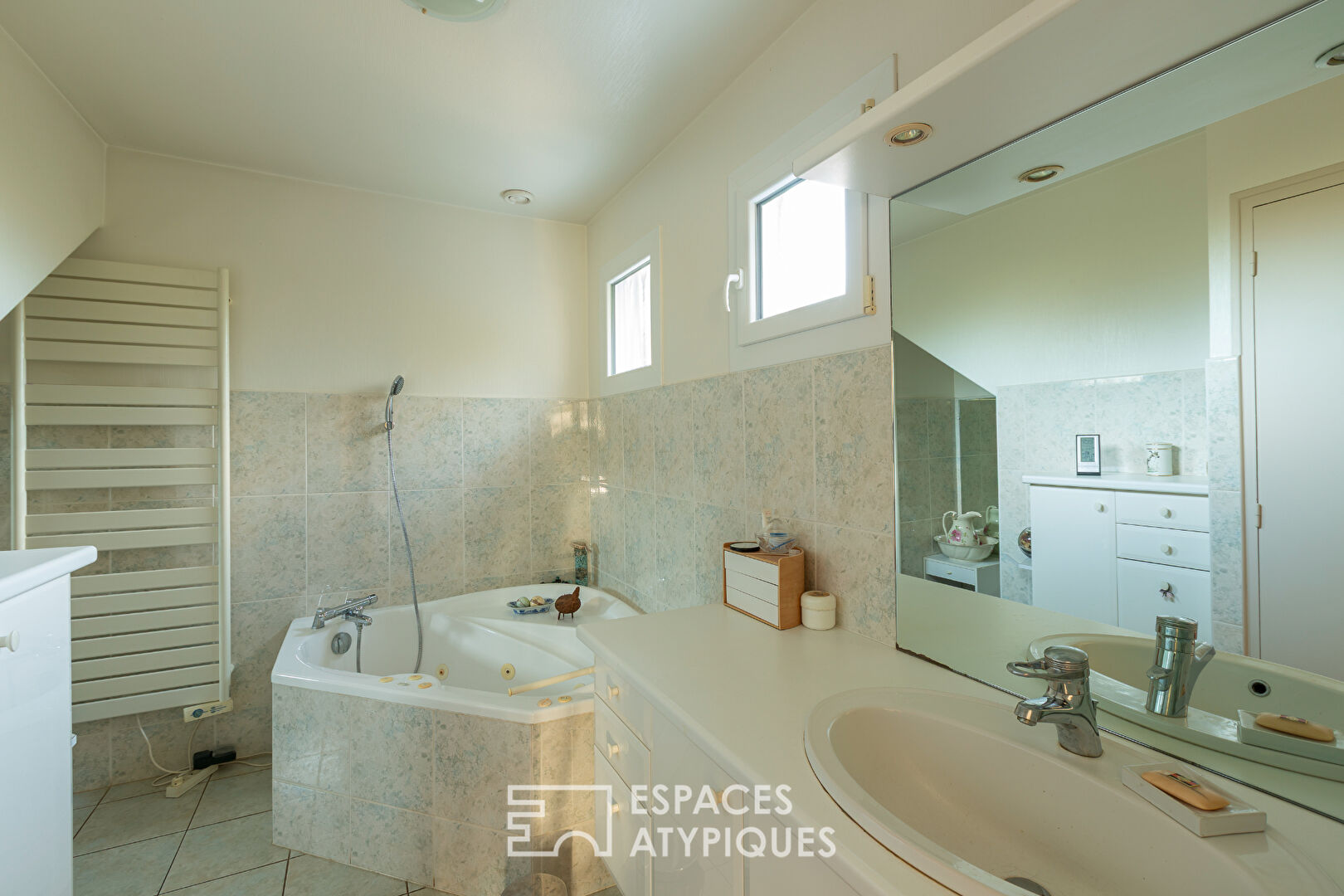 Grande maison entourée d&rsquo;un parc arboré de près de 3ha