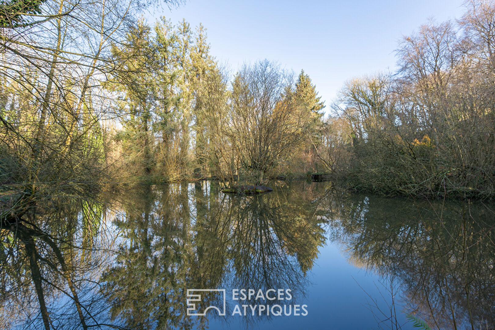 Grande maison entourée d&rsquo;un parc arboré de près de 3ha