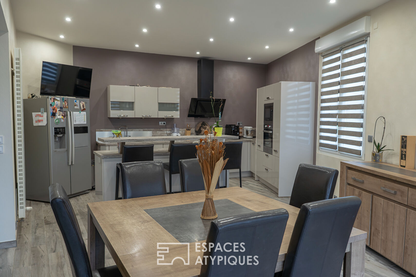 Maison en pierre avec espaces indépendants et fort potentiel – Proche mer