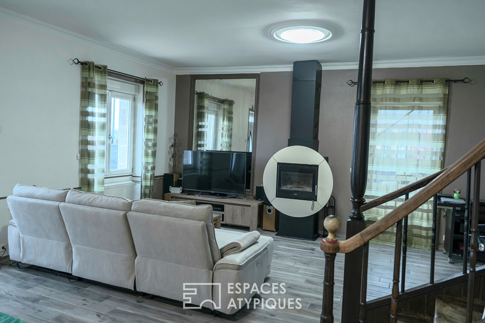 Maison en pierre avec espaces indépendants et fort potentiel – Proche mer