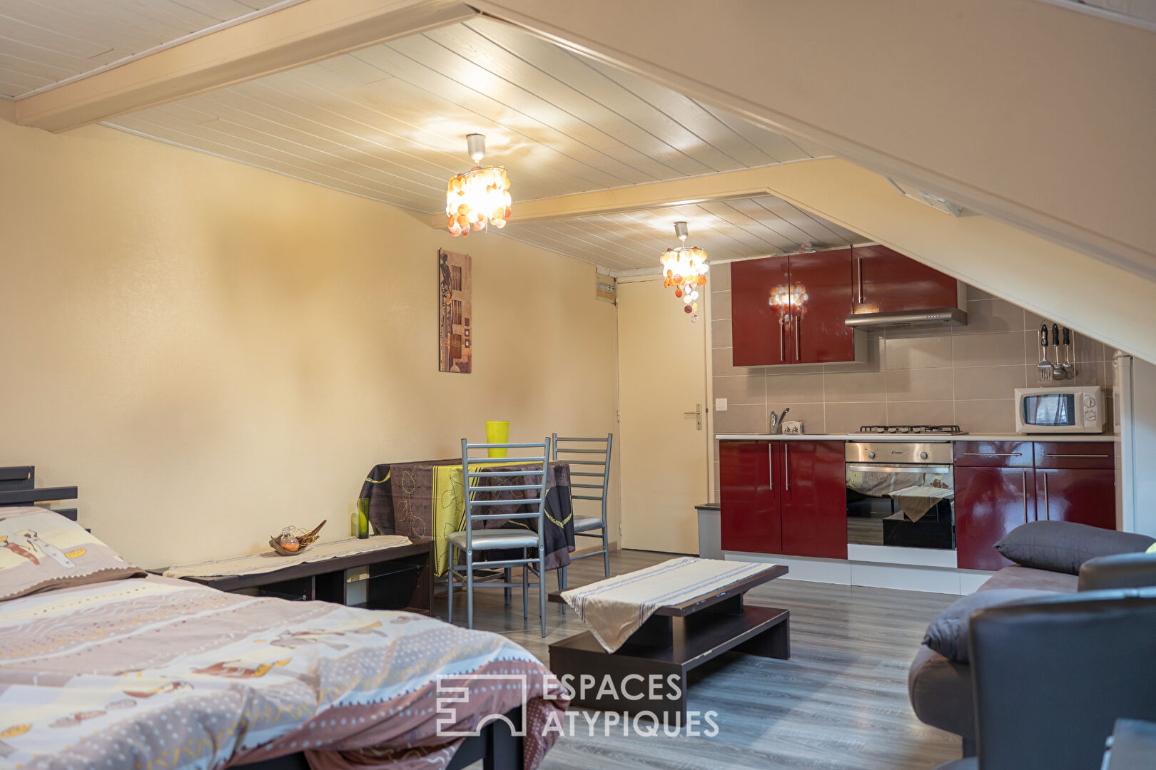 Maison en pierre avec espaces indépendants et fort potentiel – Proche mer