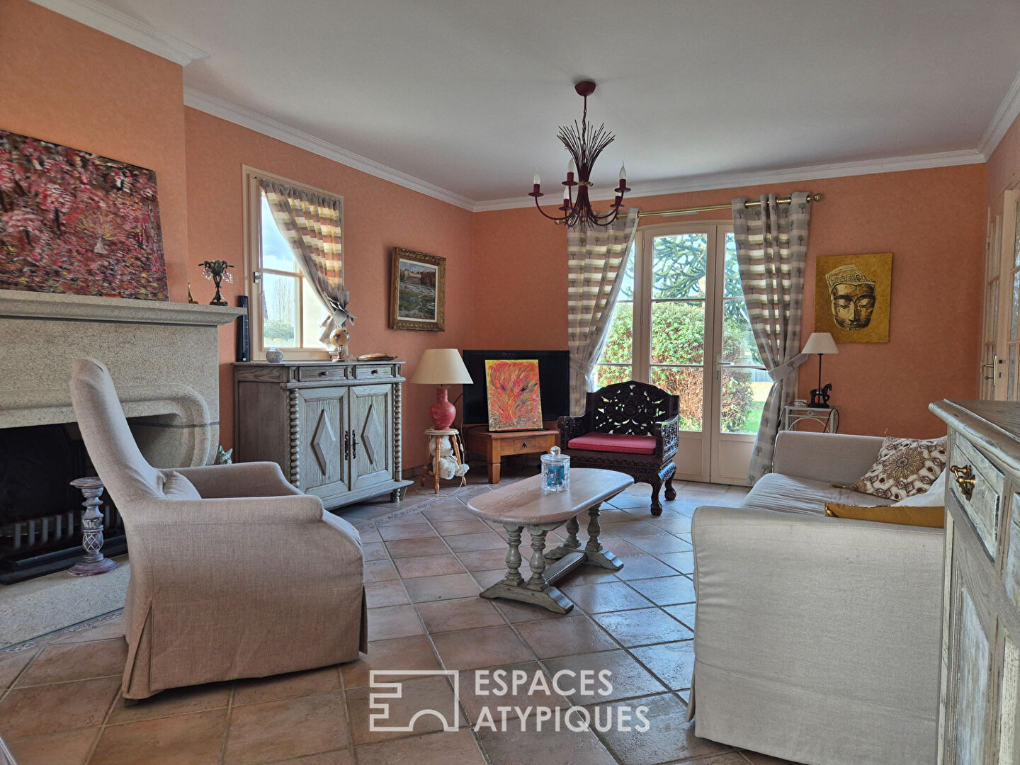 Entre bourg et plages – Maison familiale lumineuse 4 chambres avec grand garage et terrain paysagé à Plancoët