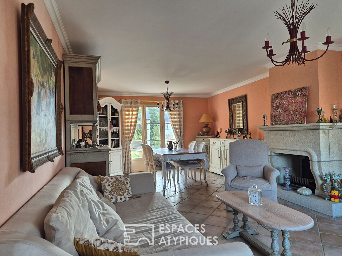 Entre bourg et plages – Maison familiale lumineuse 4 chambres avec grand garage et terrain paysagé à Plancoët