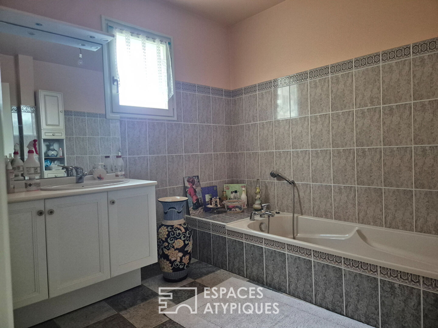 Entre bourg et plages – Maison familiale lumineuse 4 chambres avec grand garage et terrain paysagé à Plancoët