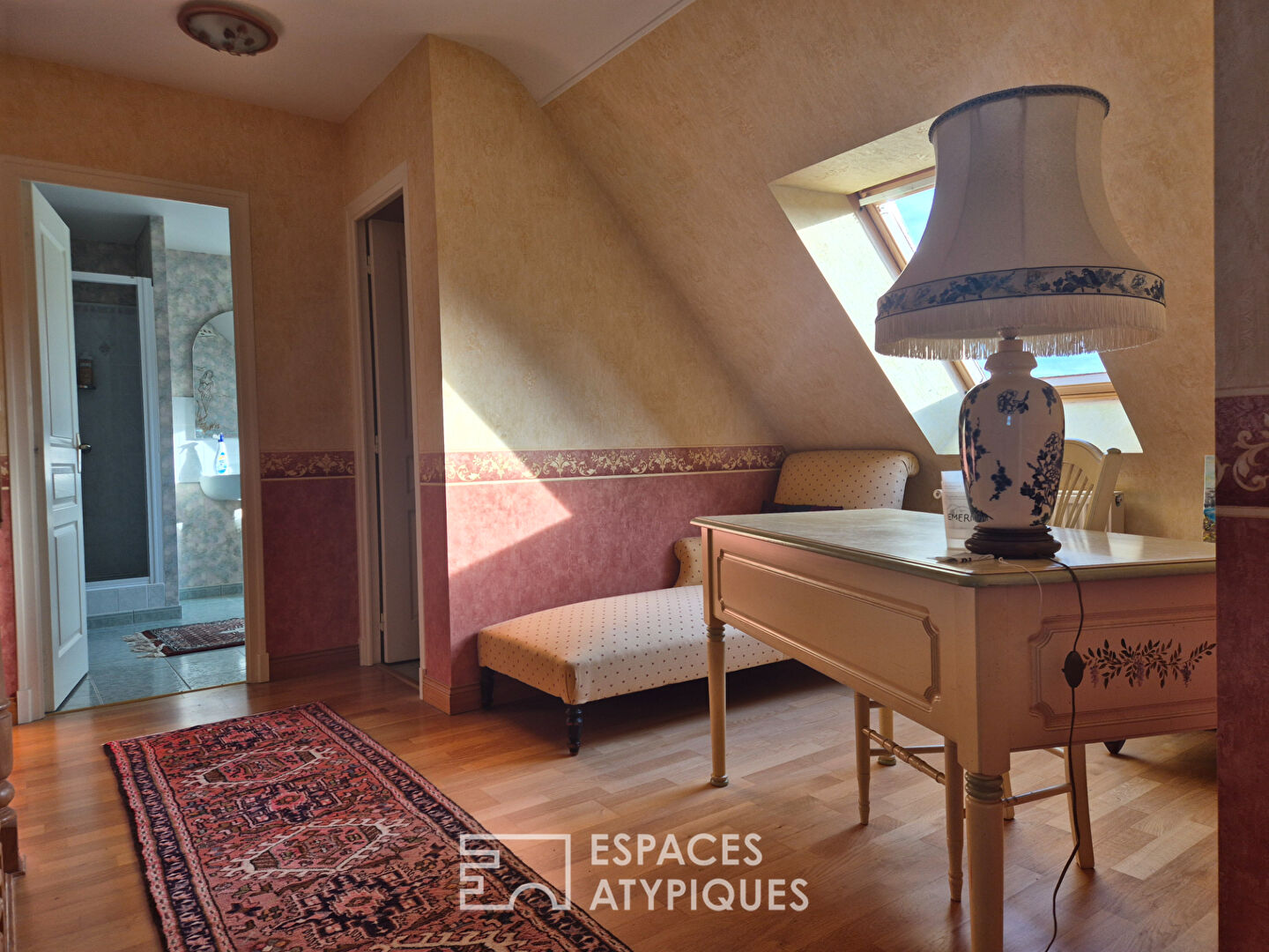 Entre bourg et plages – Maison familiale lumineuse 4 chambres avec grand garage et terrain paysagé à Plancoët