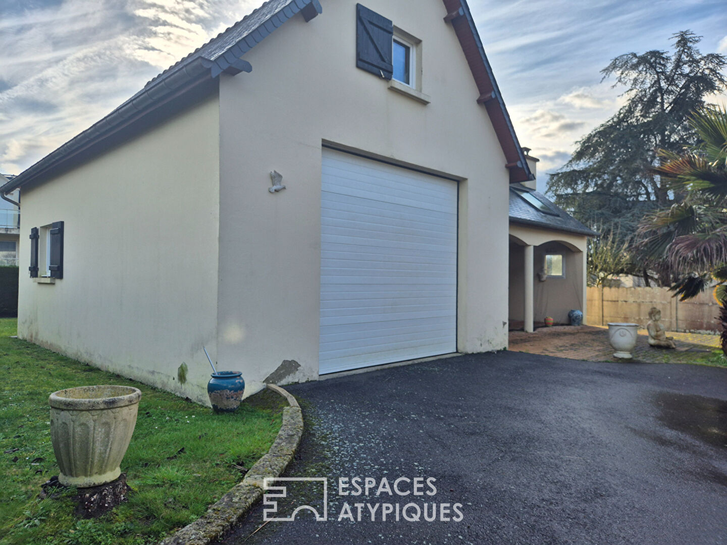 Entre bourg et plages – Maison familiale lumineuse 4 chambres avec grand garage et terrain paysagé à Plancoët