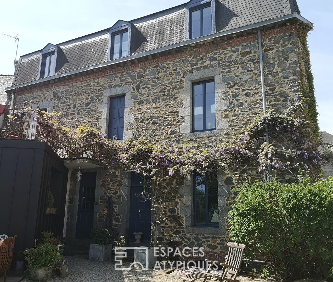 Maison familiale à Lanrelas , volumes généreux, jardin et potentiel modulable