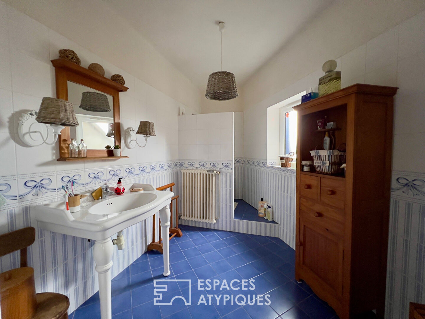 Maison familiale à Lanrelas , volumes généreux, jardin et potentiel modulable